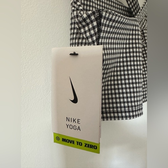 NWT Nike Yoga Women's Black and White Cropped Gingham Tank Sports Bra SIZE M - Picture 6 of 13